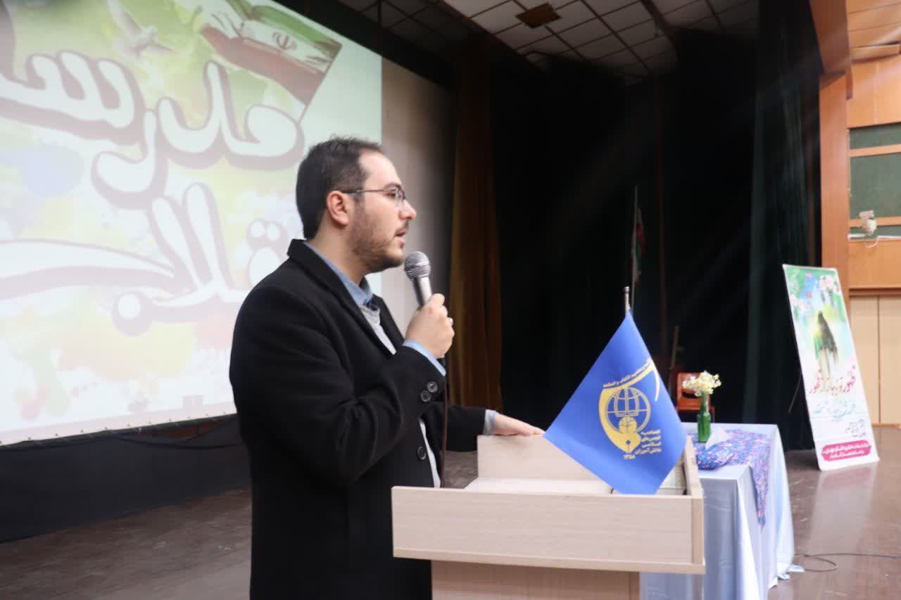 دانش‌آموزان خط مقدم جنگ روانی هستند