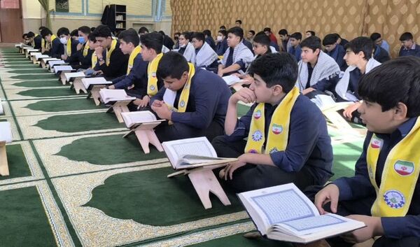 محفل انس با قرآن در دبیرستان سما 