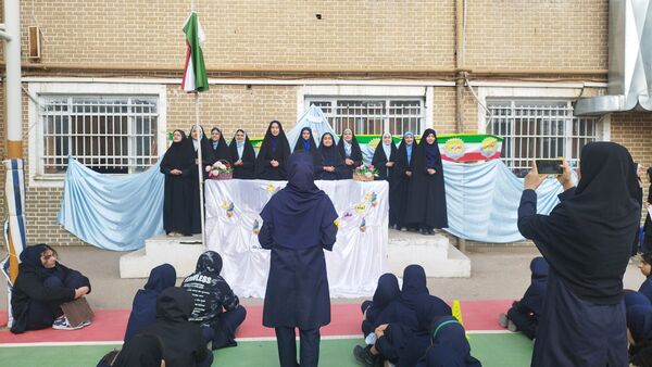  جشن نیمه شعبان و دهه فجر در دبیرستان مستوفی ۲ 