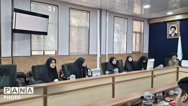 نشست مشترک اعضای مجمع و شورای دانش آموزی قم با مسئولان اداره کل آموزش و پرورش