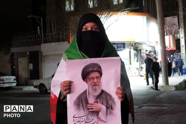 حضور جمعیت گسترده مردمی در یادبود شهادت امام خامنه‌ای
