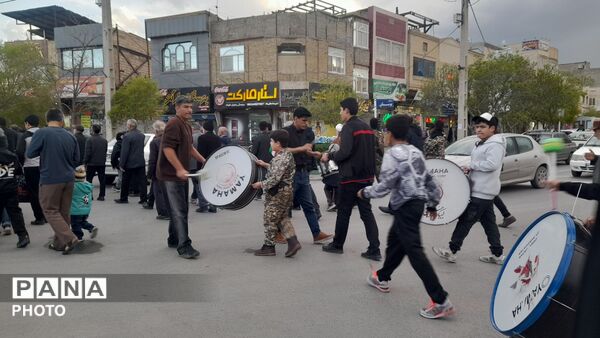 حضور مردم محله  جاهدشهر و مسجد قائم‌المهدی  در مراسم اربعین شهادت آیت‌الله سید علی خامنه‌ای