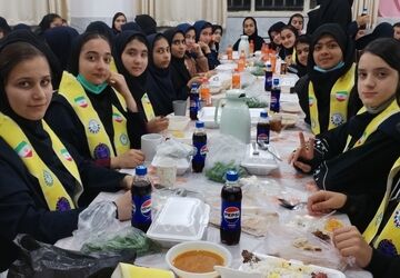 ضیافت افطاری در دبیرستان شهید مجید دهنوی
