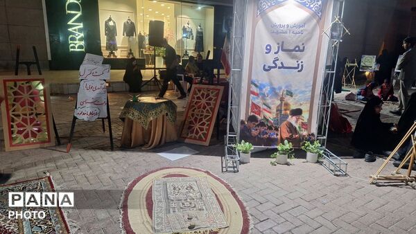  نماز جماعت بزرگ دانش‌آموزان مشهدی 