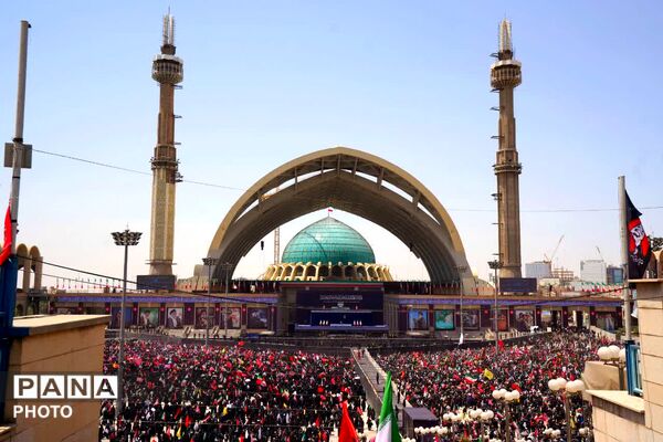 وداع با پیکر مطهر امام شهید در مصلای تهران