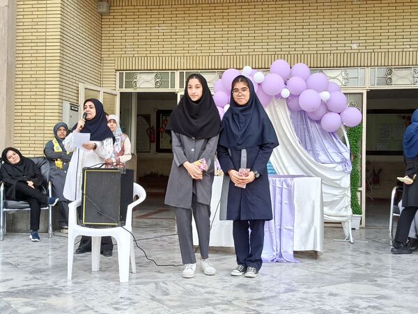 تجلیل از معلم و دختر ایرانی در بهار کرامت 