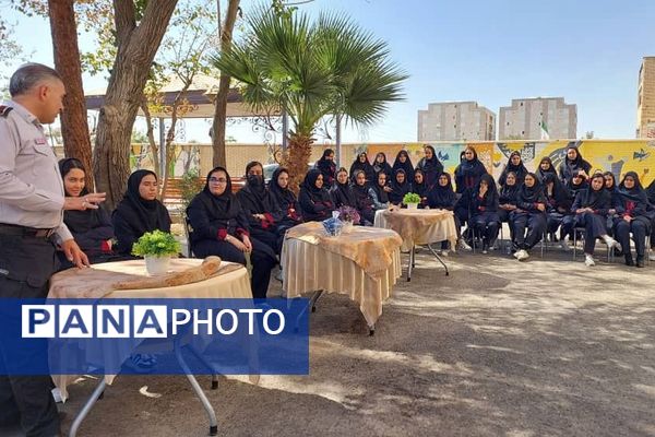 گرامیداشت مقام آتش‌نشان در دبیرستان نمونه دولتی شهیدی باقرشهر 