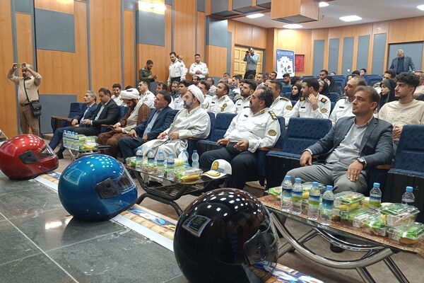 فرهنگ‌سازی با عمل؛ اهدای کلاه ایمنی رایگان در همایش طلایه‌داران ترافیک شهریار
