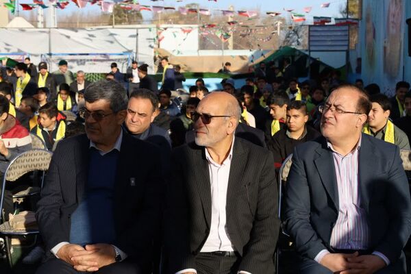 آیین نمادین نواختن «گلبانگ انقلاب اسلامی » در مدرسه احمد فتاحی ناحیه دو یزد