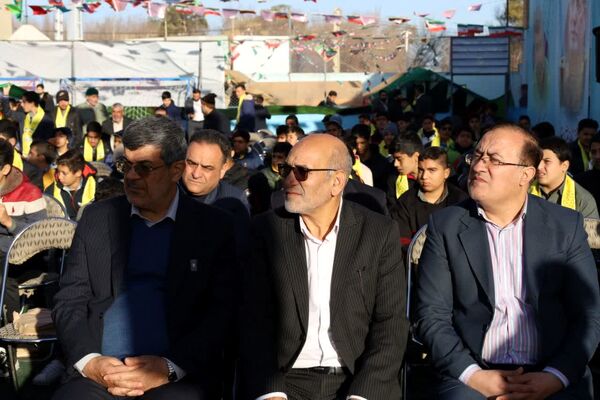 آیین نمادین نواختن «گلبانگ انقلاب اسلامی » در مدرسه احمد فتاحی ناحیه دو یزد