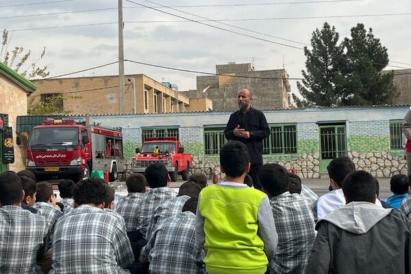 برگزاری مانور زلزله و ایمنی در دبیرستان شاهد شهید کاظمی شهرستان اسلامشهر