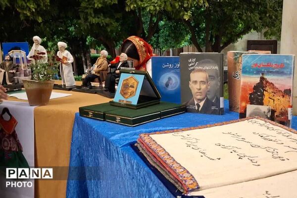 طنین عشق و شعر در آرامگاه حافظ