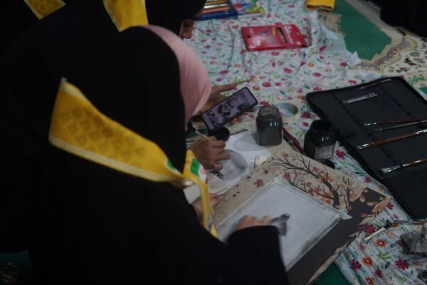 اعتکاف دانش‌آموزی با توزیع بسته «ایرانمون»
