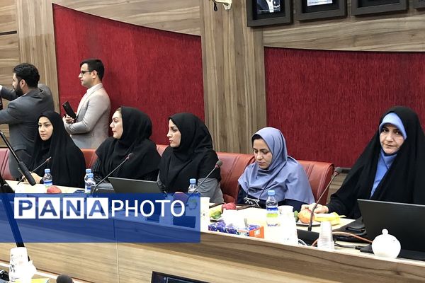 مراسم تقدیر از سفیران مدرسه سازی در اداره کل آموزش و پرورش شهرستانهای استان تهران 