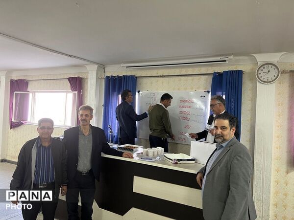 برگزاری انتخابات انجمن اولیا و مربیان در مدرسه وابسته به دانشگاه زانیاران کردستان