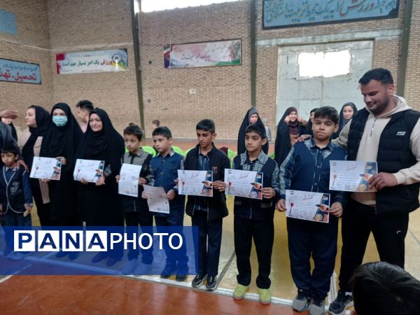 مسابقات دارت در دبستان پسرانه غدیر شهرستان شیروان