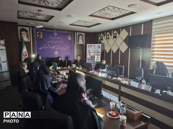 آیین تقدیر از دانش آموز خبرنگاران منطقه ۱۰ تهران 