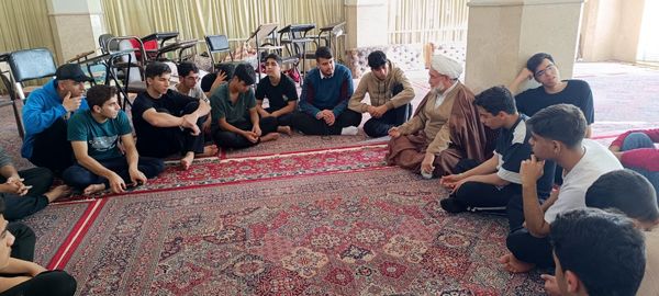 مراسم معنوی اعتکاف دانش‌آموزان پسر ابرکوهی در مسجد چهارده معصوم 