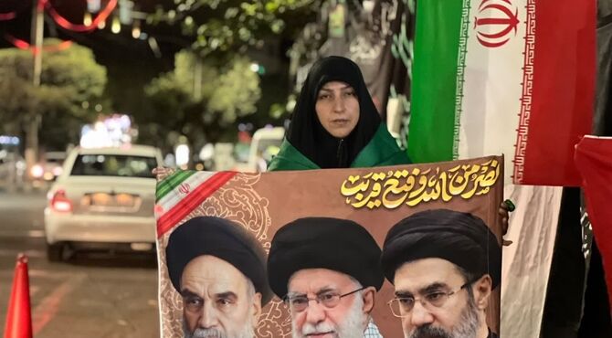 صد و شصت و هشتمین شب ایستادگی؛ وقتی کوله‌پشتی‌ها به جای کتاب، سنگینی سوگ را به دوش می‌کشند