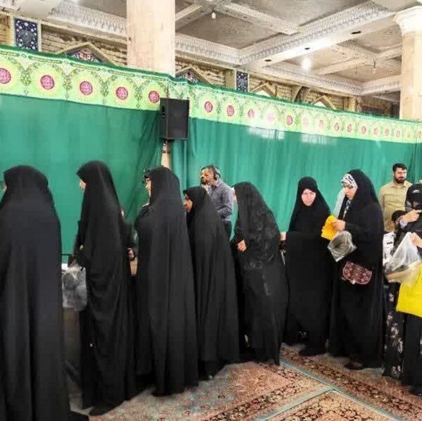 جلوه‌هایی از حضور نوجوانان قمی در شعبه‌های اخذ رای -1