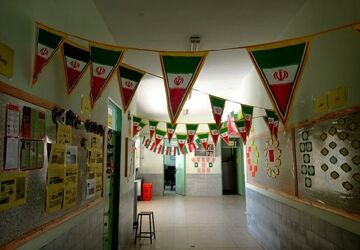 جشن دهه فجر در مدرسه فاطمه پاپلی