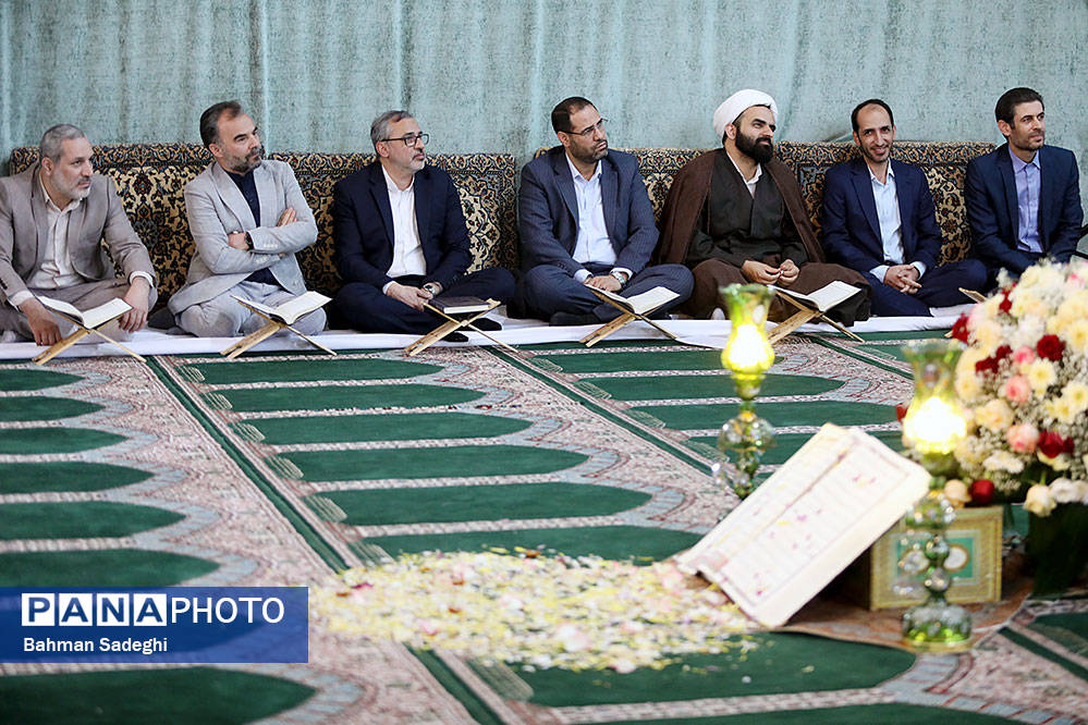محفل انس با قرآن دانش آموزان و فرهنگیان برگزیده و نخبه قرآنی با حضور وزیر آموزش و پرورش