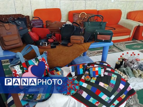 بازارچه‌ هنرهای‌ دستی‌ با رنگ و بوی عید