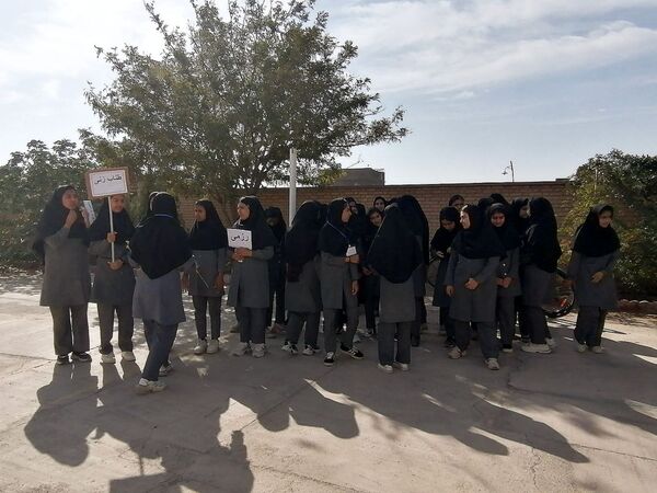 المپیاد ورزشی درون مدرسه ای در دبیرستان حاج مهدی روحانی خلیل آباد 