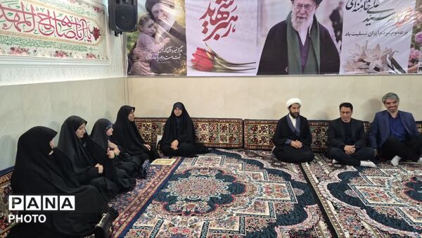 تجلیل از زوج فرهنگی‌ خانواده شهیداسدی 