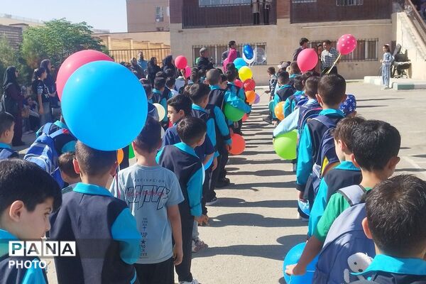  جشن شکوفه ها در دبستان ابراهیم هادی پرند