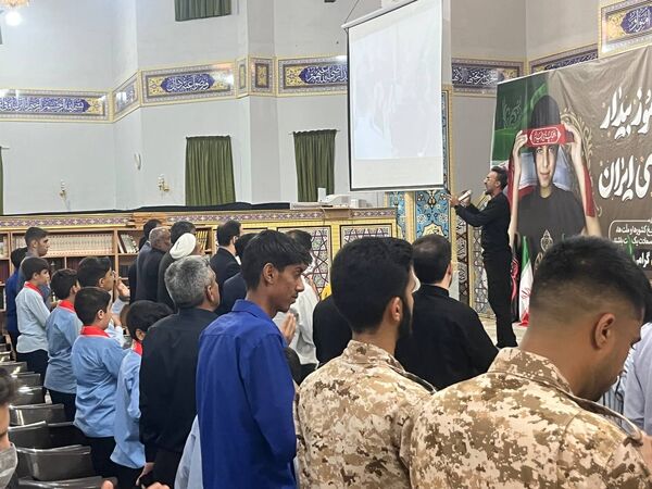 حضور قائم‌مقام معاون وزیر در سازمان دانش‌آموزی در  راهپیمایی ۱۳ آبان شهرک مروارید بندرعباس