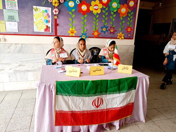 انتخابات شورای دانش‌آموزی دبستان سمیه کاشمر 