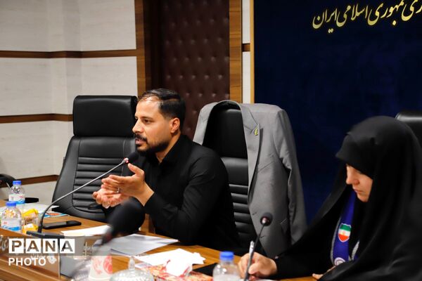 نشست هم‌اندیشی مسئولان دانش‌آموزی تهران با محور آموزش مربیان و مدیریت مصرف انرژی