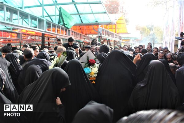 آیین خاکسپاری کودک شهید سه ساله جنگ رمضان در قم