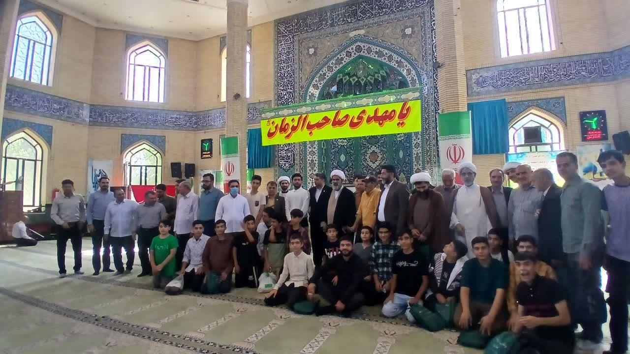 حضور مردم و  فرهنگیان متدین ملارد در صفوف نماز جمعه 