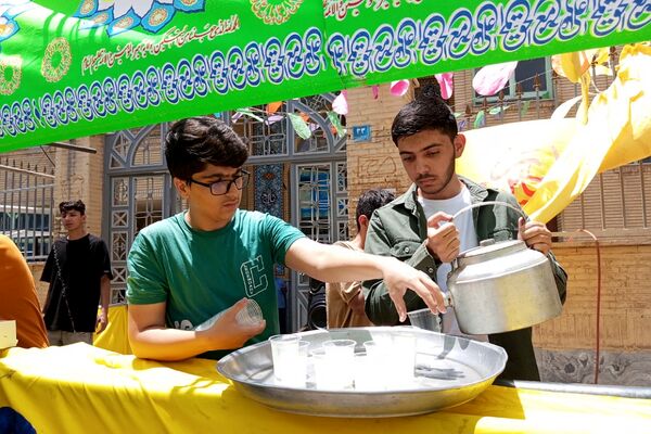 بازدید مسئولان رباط کریم از جشن کیلومتری عید غدیر