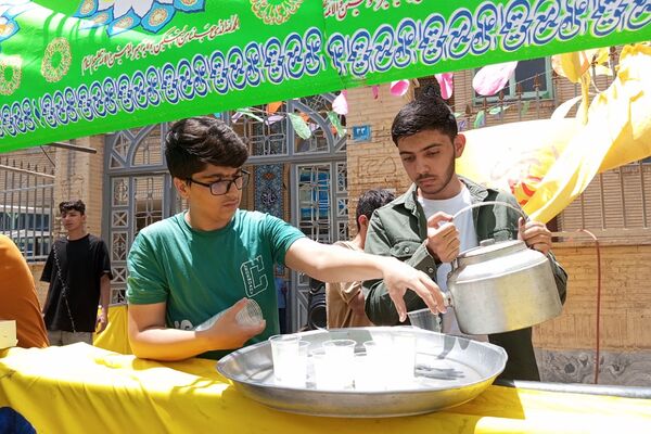 بازدید مسئولان رباط کریم از جشن کیلومتری عید غدیر