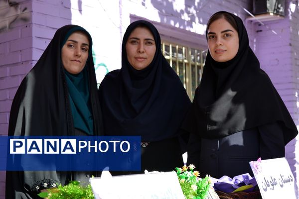 جشن میلاد حضرت زینب(س) با حضور مادران پرستار در دبستان علویان بهارستان‌دو