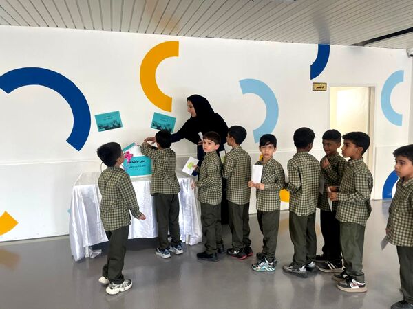 مهربانی دانش‌آموزان دبستان شهید تندگویان در جشن عاطفه‌ها