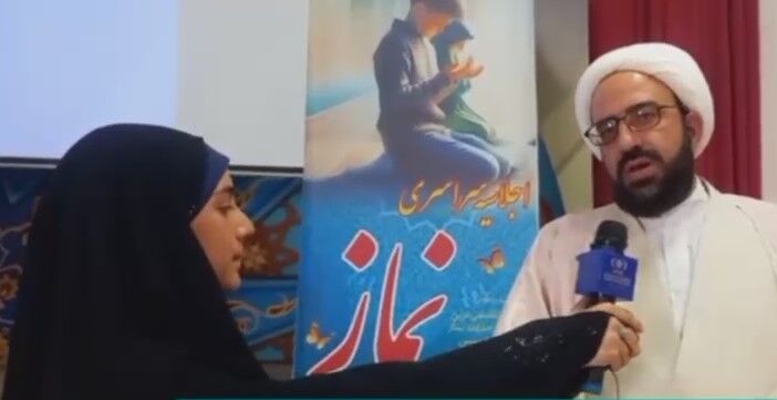 اقامه نماز یکی از مهمترین وظایف مدیر در مدرسه است