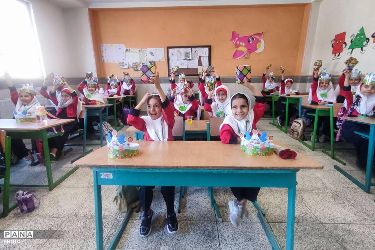 جشن شکوفه‌ها در مدرسه رضوان رباط کریم