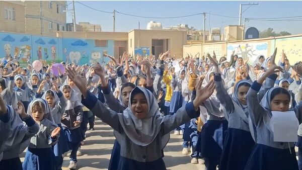 صبحگاه شاد مدارس دخترانه استان اصفهان در قالب طرح «نوجوان شاد ایرانی (نشا)»