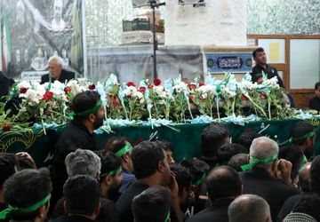 قالی بر دوش،دل بر آسمان؛ آیین باشکوه قالیشویان در مشهد اردهال برگزار شد