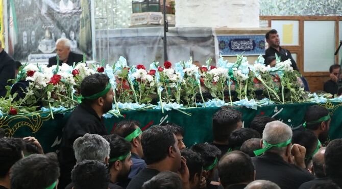قالی بر دوش،دل بر آسمان؛ آیین باشکوه قالیشویان در مشهد اردهال برگزار شد