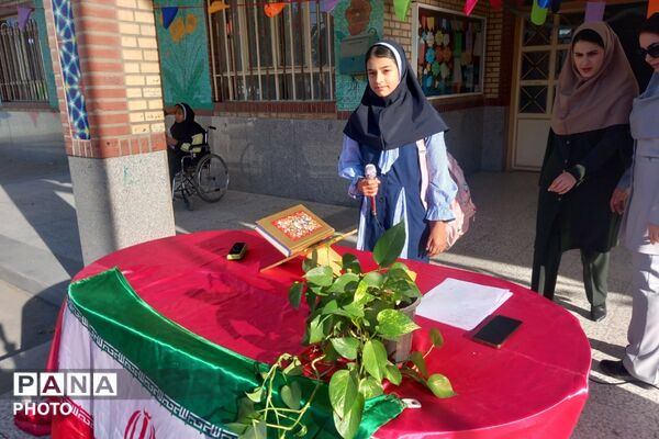 آغاز ماه‌ مهر و دیدار مجدد دانش‌آموزان و معلمان در مدرسه عزیزالله پزشکی ۲
