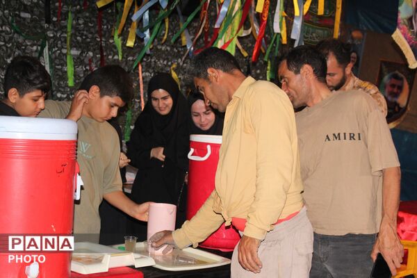 خدمت رسانی به زائران رهبر شهید در موکب آموزش و پرورش شهرستان سملقان