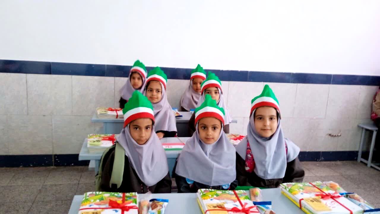 نوگلان کلاس اولی روستای فدافن ، اولین روز مدرسه را جشن گرفتند