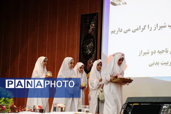 تجمع دانش‌آموزان آموزشگاه‌های شمال غرب شیراز در روز دانش‌آموز