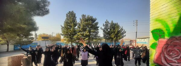 صبحگاه دبیرستان دخترانه دوره اول پروین اعتصامی  روستای انداد