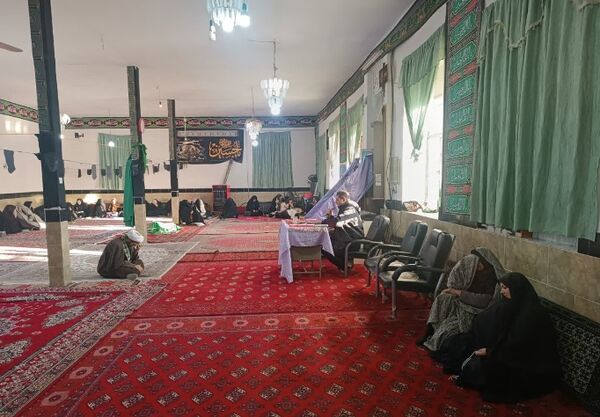 تکریم از مادران شهدا در پایگاه طاهره بسیج خواهران روستای حسین آباد